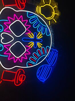 LED Neonschild mit farbigem Totenkopf Motiv im Dia de los Muertos Stil als dekorative Wandbeleuchtung für Wohnzimmer Bar Partyraum oder Studio