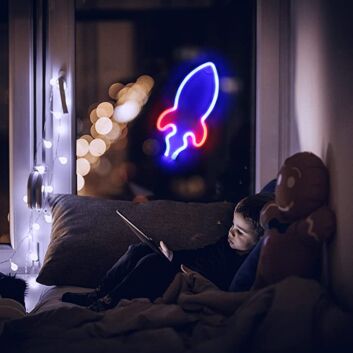 Sanft leuchtendes Raketen LED Neonschild als beruhigende Nachtlicht Wanddekoration für Kinderzimmer Schlafzimmer und gemütliche Abendatmosphäre