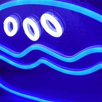 Kuchen LED Neonschild mit Dampf Motiv im verspielten Design als leuchtende Wanddekoration für Küche Café und Jugendzimmer