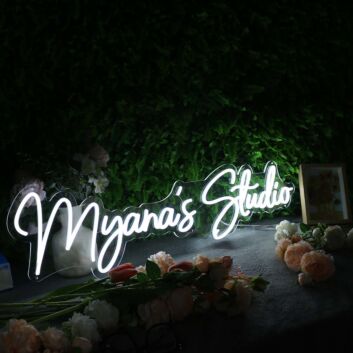 Myana&#039;s Studio LED-Neonschild für Studio Dekoration