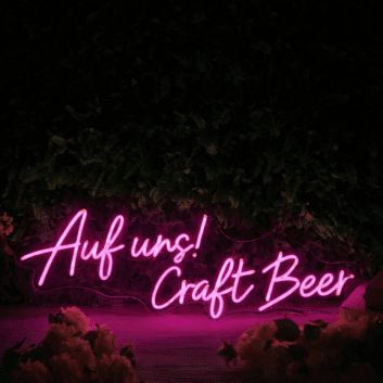 Auf uns! Craft Beer LED-Neonschild für Bar und Pub