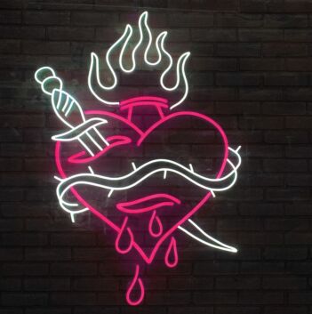 Neon Herz mit Dolch und Flammen LED Neonschild