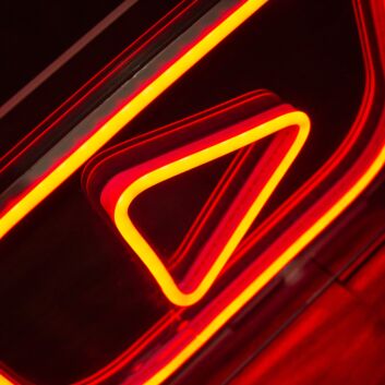 Play-Symbol LED-Neonschild für Studio und Wohnzimmer