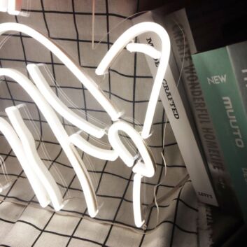 Seductive Lips Alluring Neon Sign for Trendy Spaces