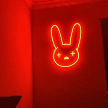 Hasengesicht mit gekreuzten Augen LED-Neonschild Gaming Bar