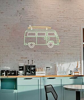 Campingbus mit Surfbrett LED-Neonschild Wohnzimmer Bar