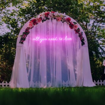 all you need is love LED-Neonschild für Hochzeit Outdoor