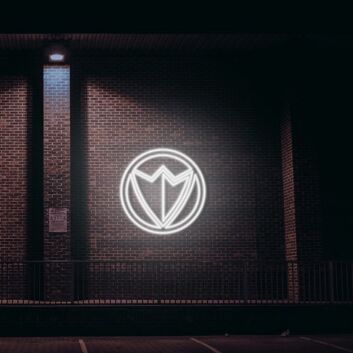 Kreis mit stilisierter Krone LED-Neonschild für Bar Club