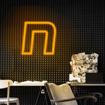 Minimalistisches Buchstaben-N Symbol LED-Neonschild für Büro Studio