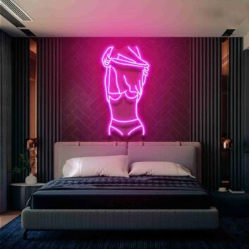 Frau im Unterwäsche mit hochgezogenem Shirt LED-Neonschild Schlafzimmer Bar