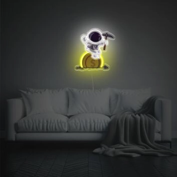 Neon LED Wanddeko mit Astronaut auf leuchtender Münze kreative Lichtkunst für moderne Wohnräume Gaming Zimmer oder Jugendzimmer