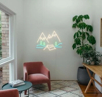Berglandschaft mit Zelt und Bäumen LED-Neonschild für Wohnzimmer oder Campingplatz