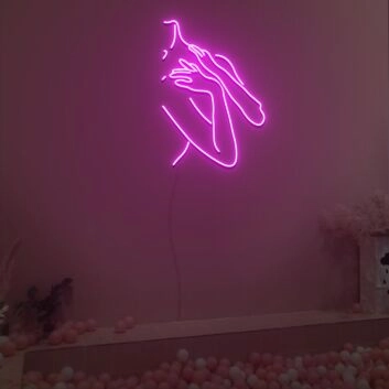 Umriss einer Frau mit erhobenen Armen LED-Neonschild Wohnzimmer Studio