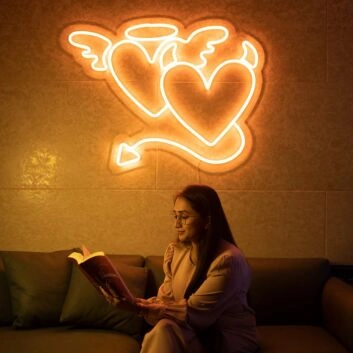 Leuchtendes Herz LED Neonschild mit Engel und Teufel Motiv als moderne Wanddekoration für Wohnzimmer und Schlafzimmer