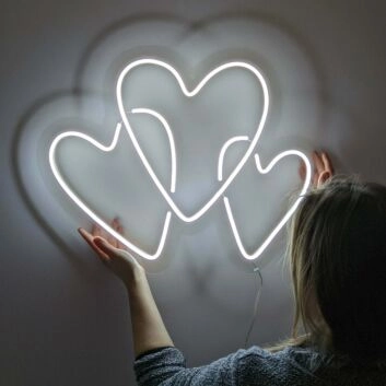 Drei Herzen LED-Neonschild für Wohnzimmer Schlafzimmer