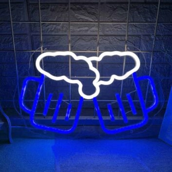 LED Neonschild mit zwei anstoßenden Bierkrügen und Schaum Motiv als dekorative Neon Wandbeleuchtung für Bar Partykeller Küche oder geselligen Wohnbereich