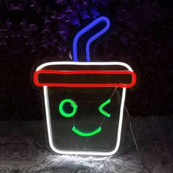 Becher mit Strohhalm und zwinkerndem Gesicht LED-Neonschild für Café Bar
