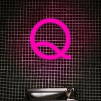 Buchstabe Q LED-Neonschild für Bar Café