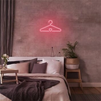 Kleiderbügel mit Herzsymbol LED-Neonschild für Schlafzimmer Boutique